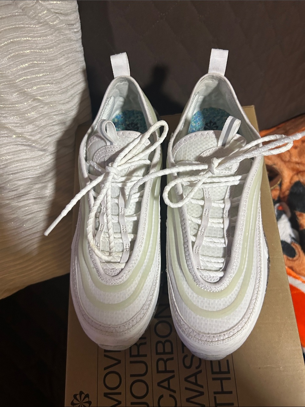 Nike men’s White Sneakers with Ligmmmnnnnvv